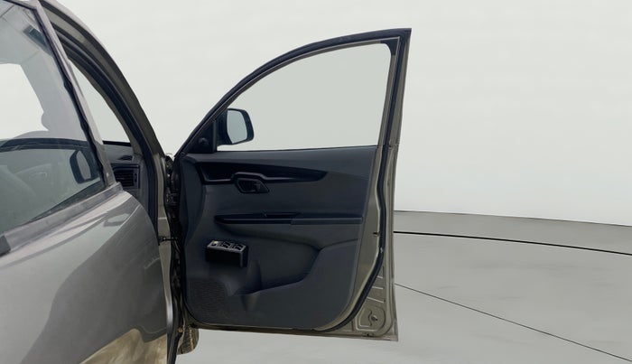 2018 Mahindra KUV 100 NXT K2 P 6 STR, Petrol, Manual, 27,851 km, RHS Front Door