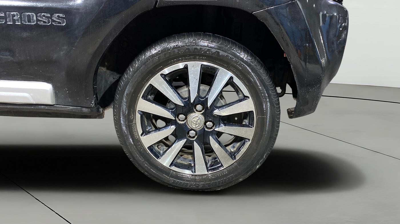 2017 Toyota Etios CROSS 1.2 G, Petrol, Manual, 1,09,423 km, Left Rear Wheel