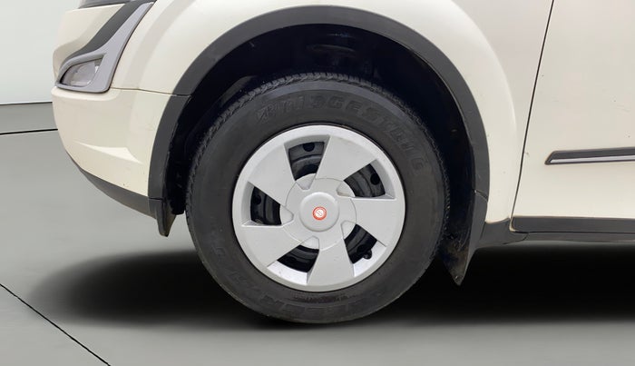 2017 Mahindra XUV500 W6, Diesel, Manual, 99,388 km, Left Front Wheel