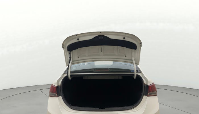 2018 Hyundai Verna 1.6 VTVT SX (O) AT, Petrol, Automatic, 68,366 km, Boot Door Open