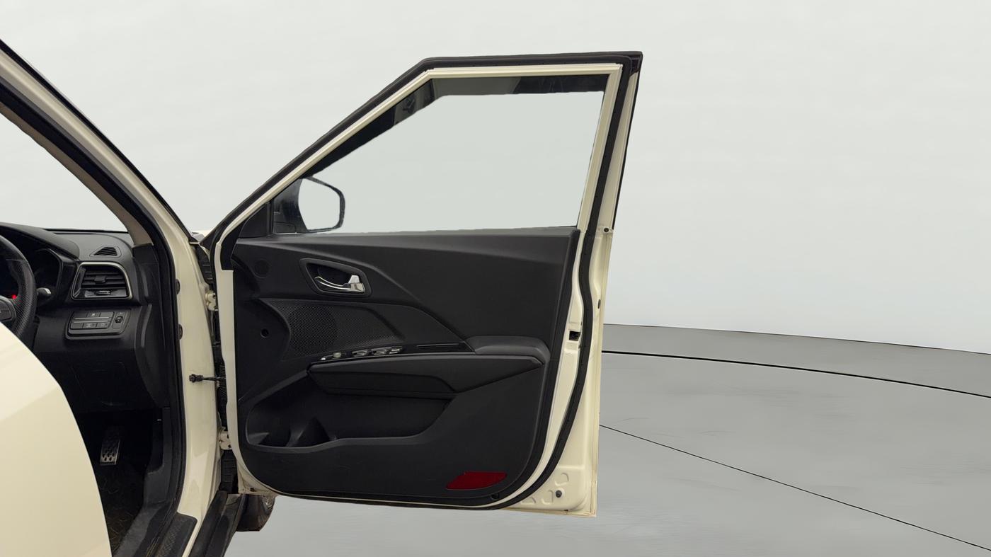 2022 Mahindra XUV300 W8 (O) 1.2 PETROL, Petrol, Manual, 29,859 km, RHS Front Door