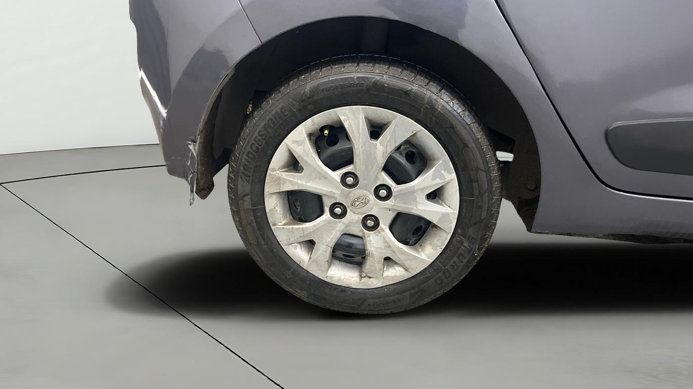 2015 Hyundai Grand i10 SPORTZ 1.2 KAPPA VTVT, Petrol, Manual, 1,13,358 km, Right Rear Wheel