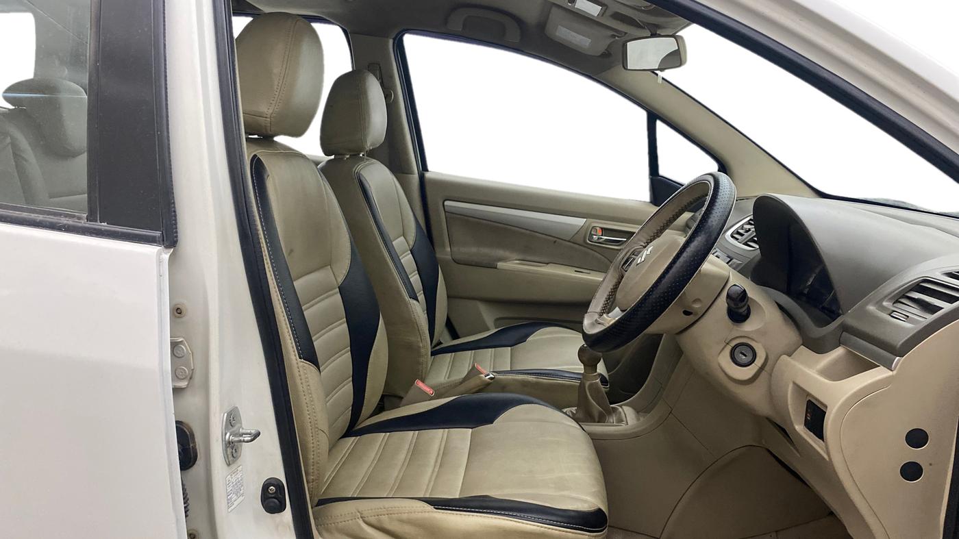 2014 Maruti Ertiga ZDI, Diesel, Manual, 1,31,702 km, Right Side Front Door Cabin