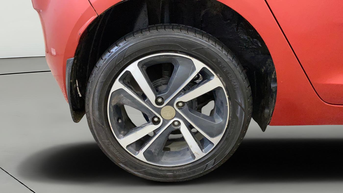 2020 Tata ALTROZ XZ PETROL, Petrol, Manual, 1,04,871 km, Right Rear Wheel