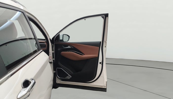 2023 MG HECTOR PLUS SAVVY PRO 1.5 TURBO CVT 7 STR, Petrol, Automatic, 44,800 km, RHS Front Door