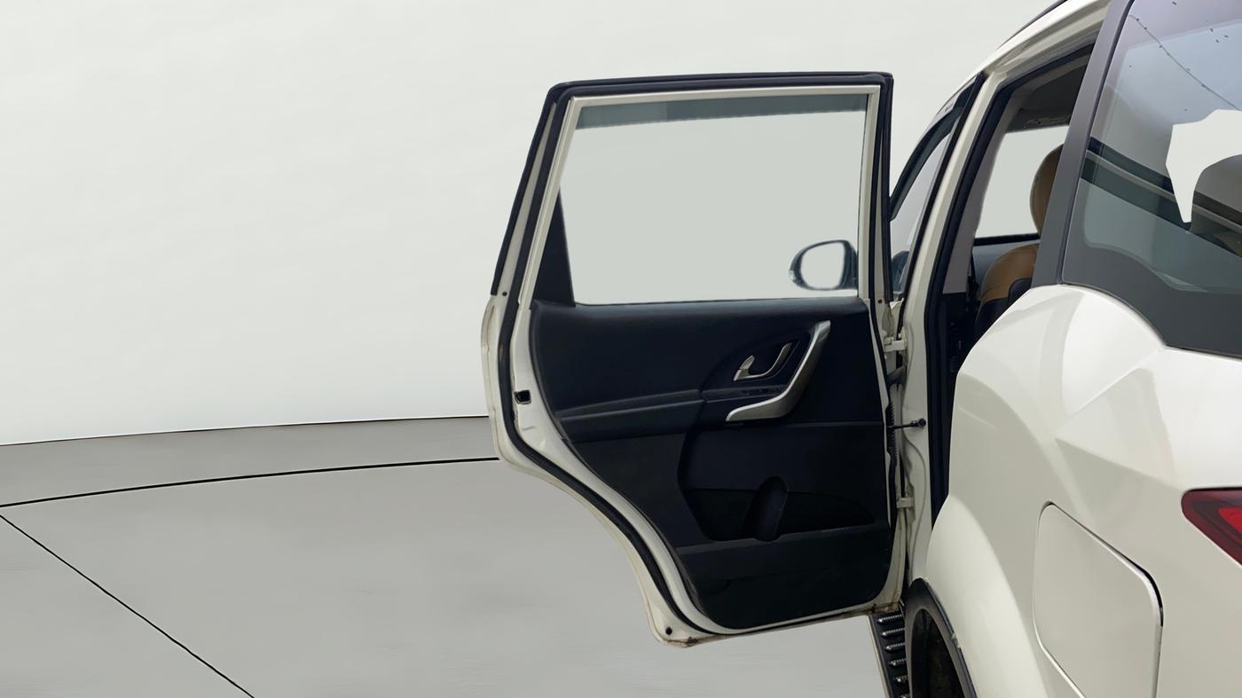 2020 Mahindra XUV500 W7, Diesel, Manual, 79,758 km, LHS Rear Door