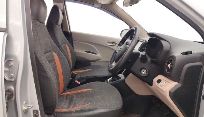 2019 Hyundai NEW SANTRO SPORTZ CNG, CNG, Manual, 1,34,769 km, Right Side Front Door Cabin