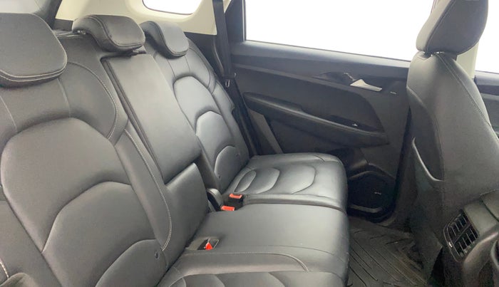 2020 MG HECTOR SHARP HYBRID 1.5 PETROL, Petrol, Manual, 32,706 km, Right Side Rear Door Cabin