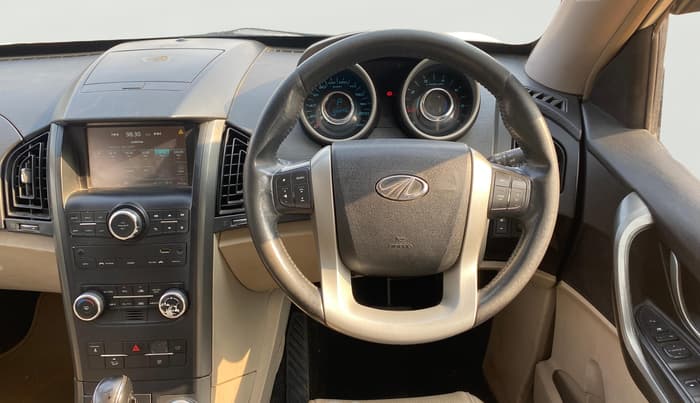 2017 Mahindra XUV500 W10 AT 1.99, Diesel, Automatic, 1,06,848 km, Steering Wheel Close Up