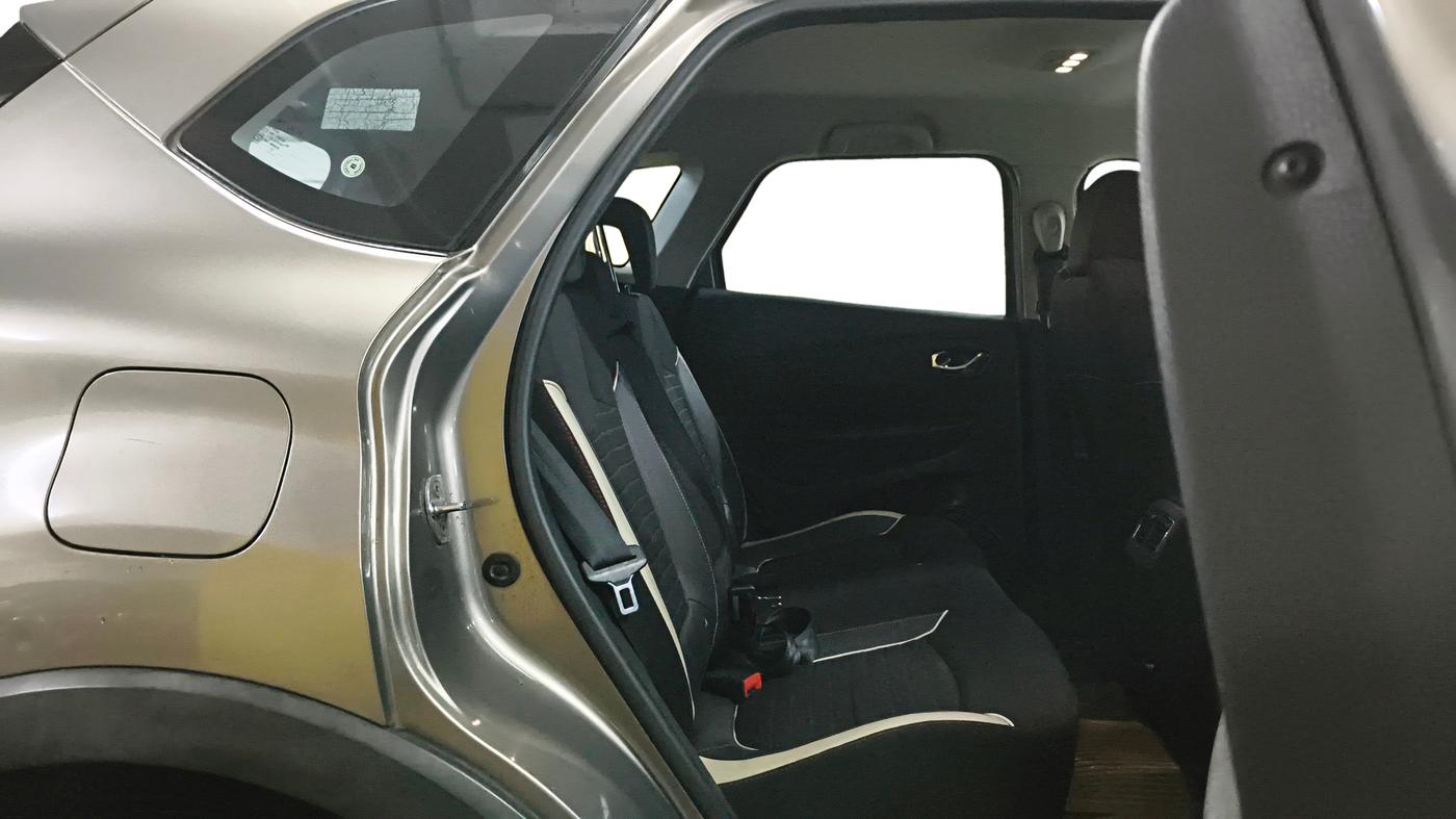 2017 Renault Captur RXT DIESEL, Diesel, Manual, 1,27,290 km, Right Side Rear Door Cabin