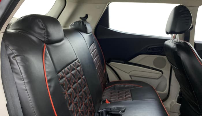 2022 Mahindra XUV300 W6 1.2 PETROL, Petrol, Manual, 22,804 km, Right Side Rear Door Cabin