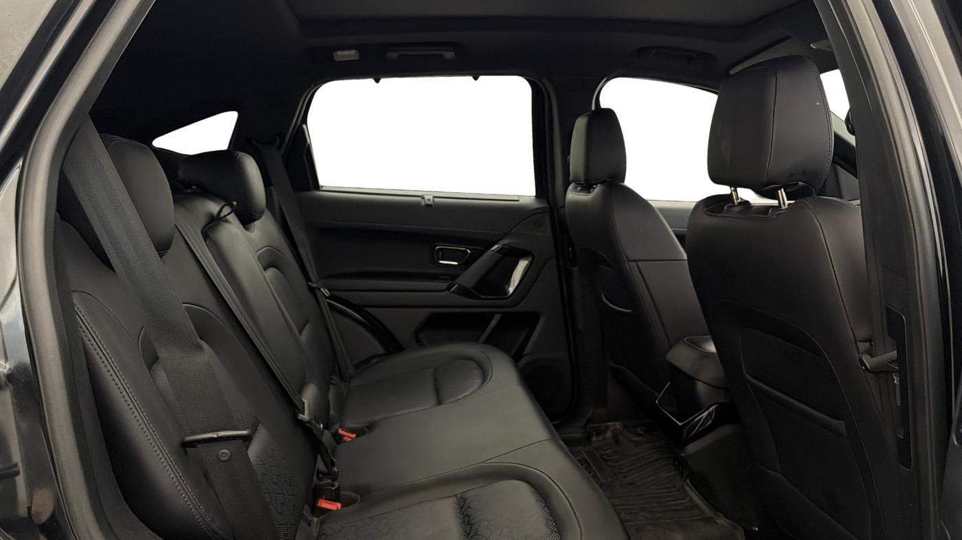 2024 Tata Harrier ADVENTURE PLUS DARK EDITION AT, Diesel, Automatic, 40,732 km, Right Side Rear Door Cabin