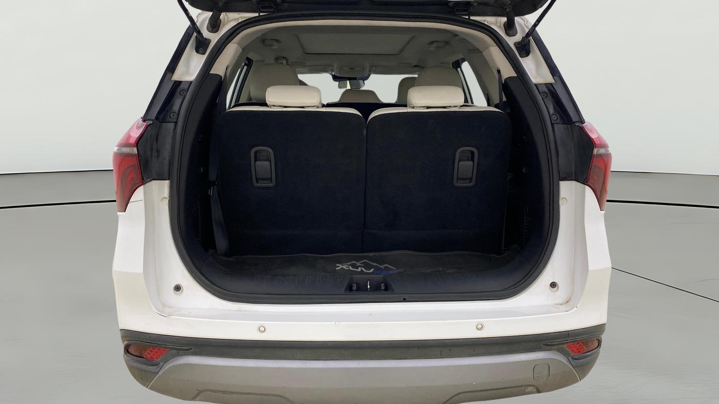 2023 Mahindra XUV700 AX 7 LUXURY P AT 7 STR, Petrol, Automatic, 33,773 km, Boot Open Zoomed View