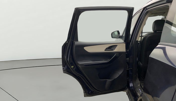 2022 Mahindra XUV700 AX 5 P MT 5 STR, Petrol, Manual, 41,551 km, LHS Rear Door