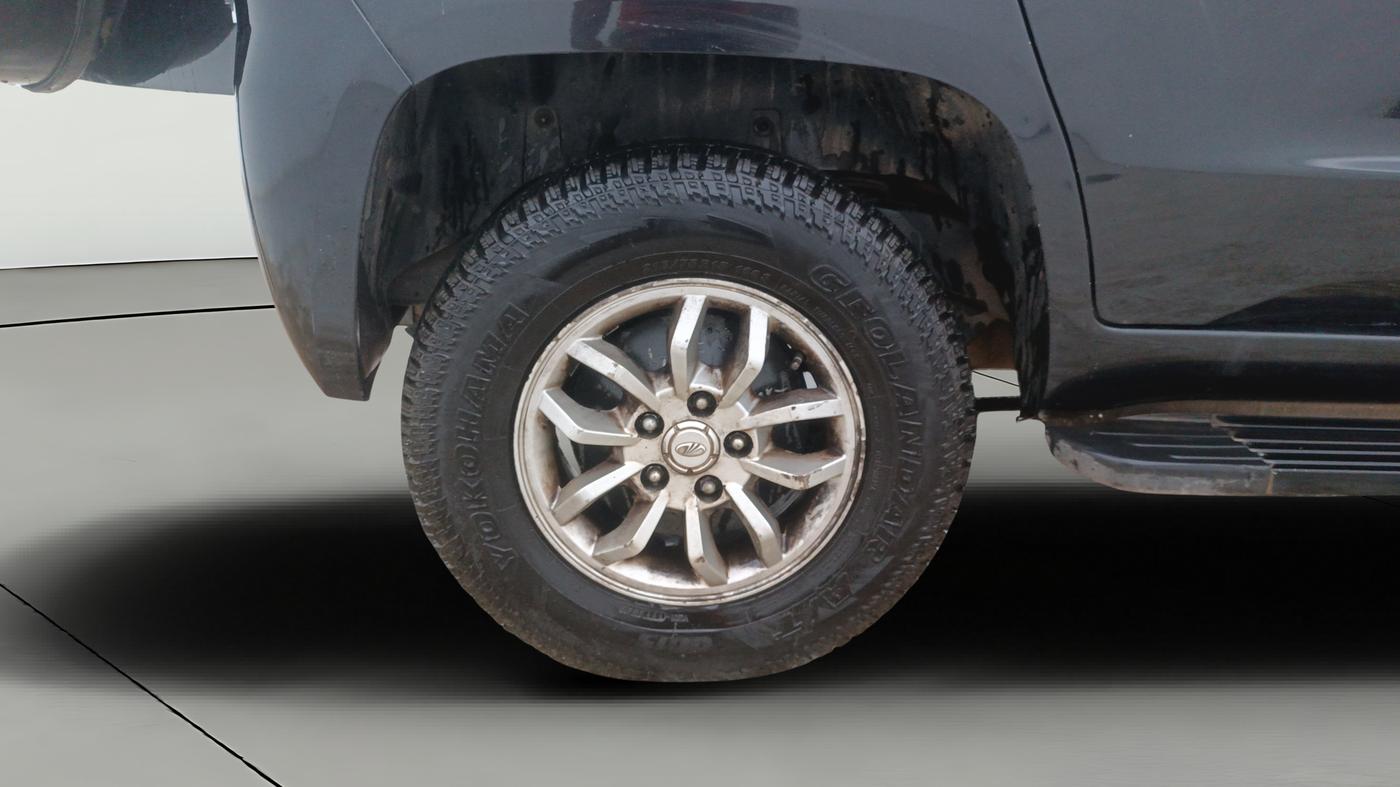 2015 Mahindra TUV300 T8, Diesel, Manual, 1,30,605 km, Right Rear Wheel