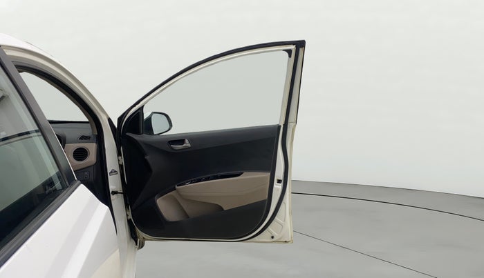 2014 Hyundai Xcent S 1.2, Petrol, Manual, 1,33,901 km, RHS Front Door