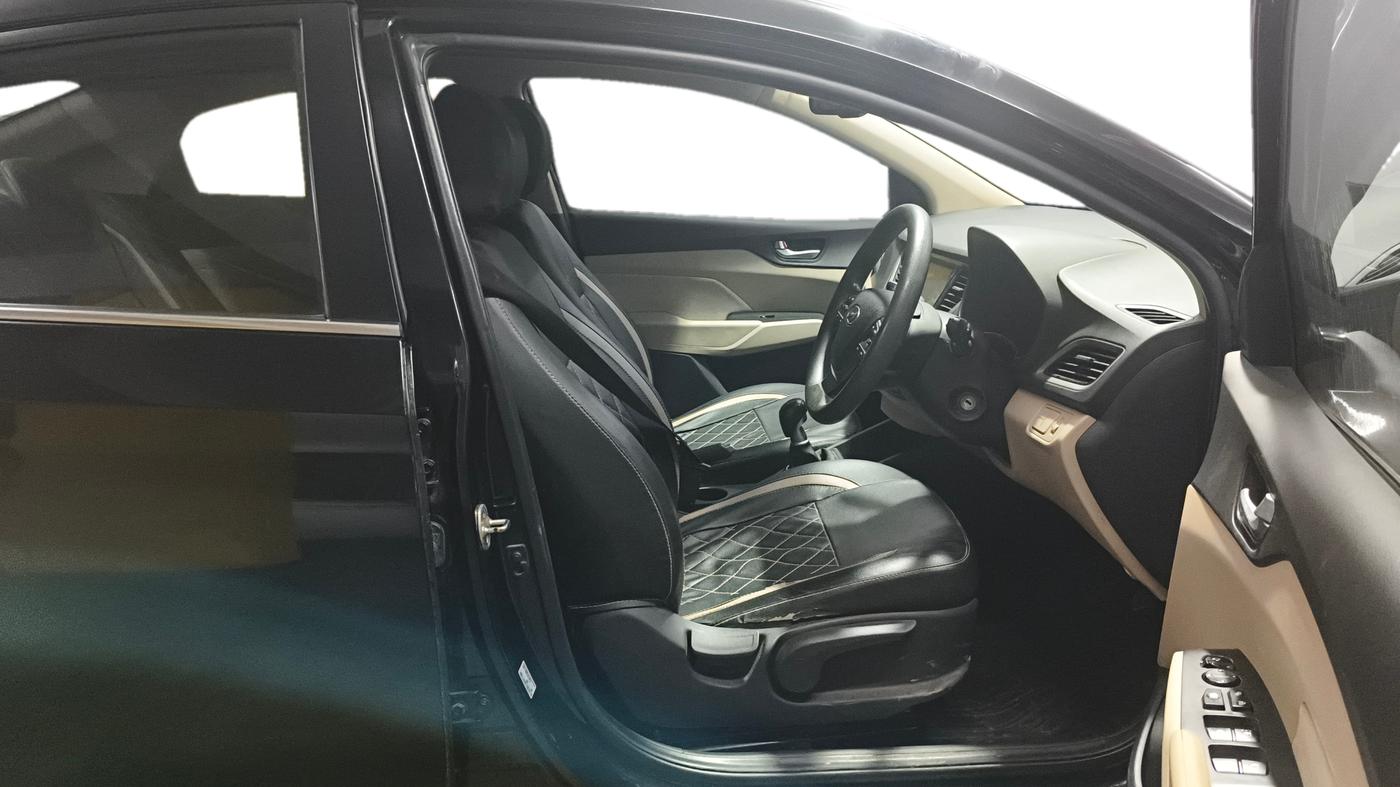 2018 Hyundai Verna 1.6 VTVT SX, Petrol, Manual, 56,177 km, Right Side Front Door Cabin