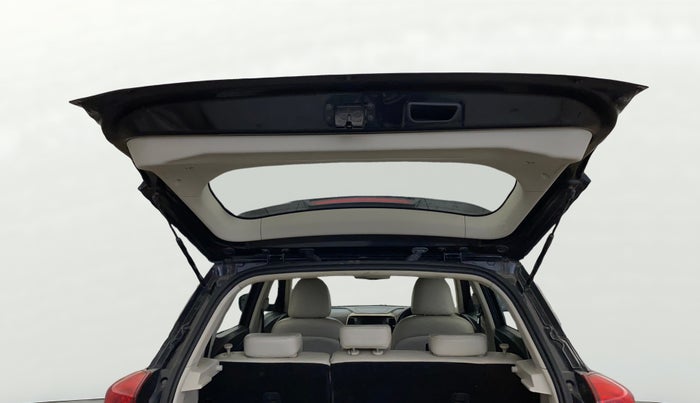 2020 Mahindra XUV300 W8 (O) 1.2 PETROL, Petrol, Manual, 83,644 km, Boot Door Open