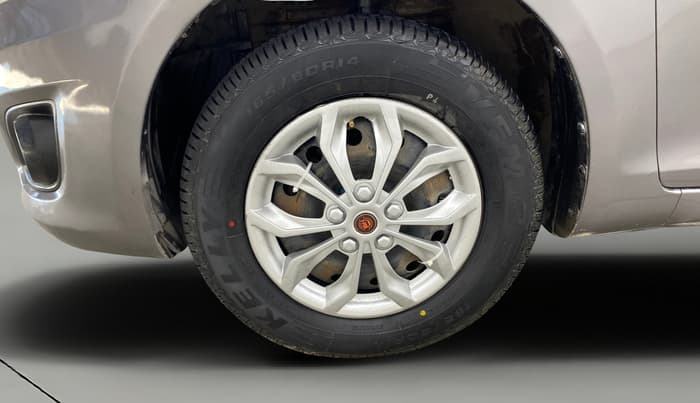 2014 Maruti Swift Dzire VDI, Diesel, Manual, 1,22,042 km, Left Front Wheel