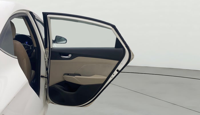 2018 Hyundai Verna 1.6 CRDI SX + AT, Diesel, Automatic, 1,01,963 km, RHS Rear Door