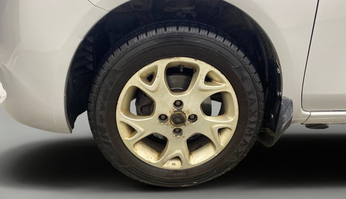 2013 Renault Scala RXZ DIESEL, Diesel, Manual, 50,380 km, Left Front Wheel