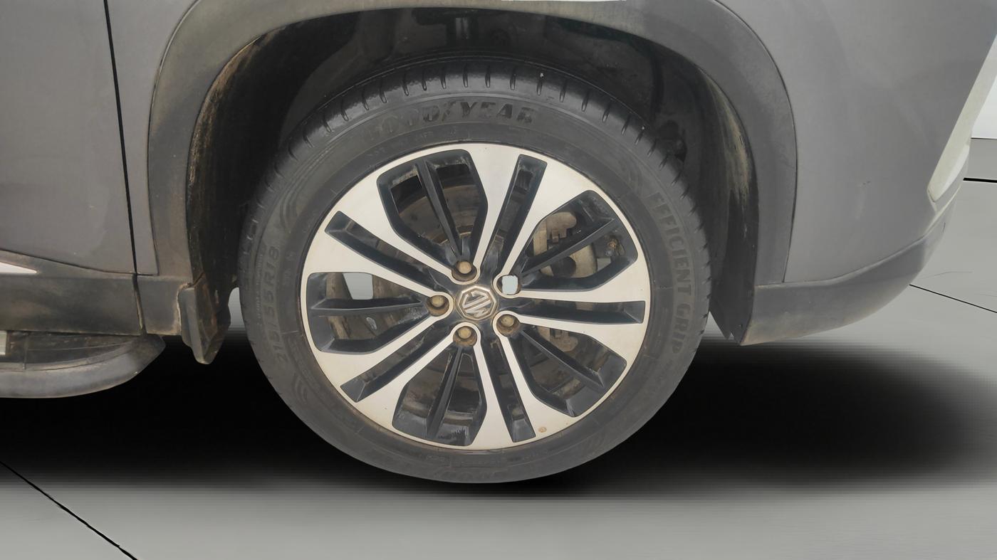 2022 MG HECTOR SHARP 1.5 PETROL CVT, Petrol, Automatic, 27,929 km, Right Front Wheel