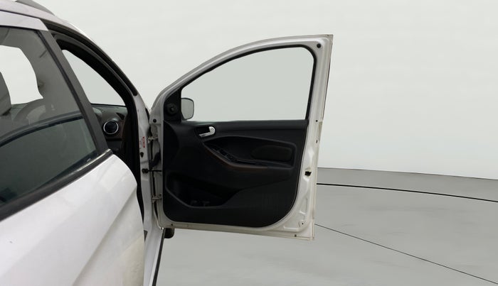 2018 Ford FREESTYLE TITANIUM PLUS 1.5 DIESEL, Diesel, Manual, 50,954 km, RHS Front Door