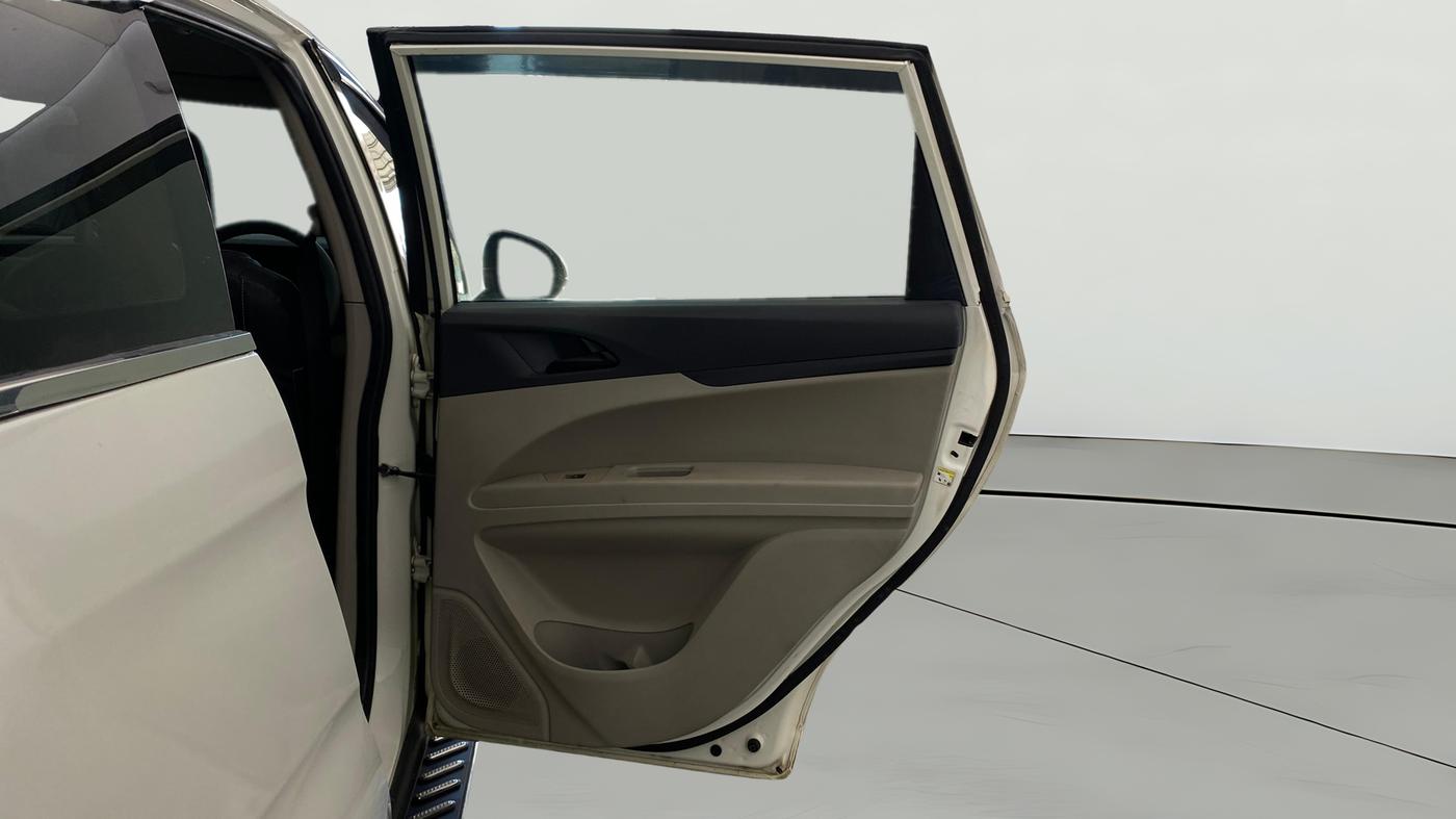 2019 Mahindra MARAZZO M2 8 STR, Diesel, Manual, 33,351 km, RHS Rear Door