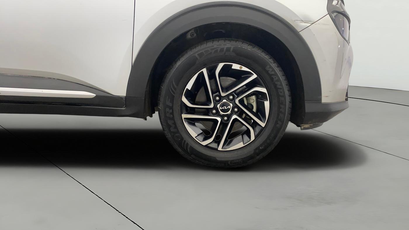 2022 KIA CARENS LUXURY PLUS 1.4 PETROL 7 STR, Petrol, Manual, 29,070 km, Right Front Wheel