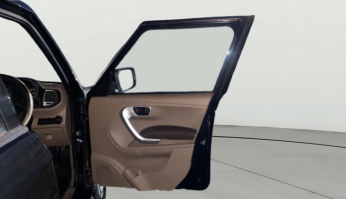 2015 Mahindra TUV300 T8, Diesel, Manual, 1,48,651 km, RHS Front Door
