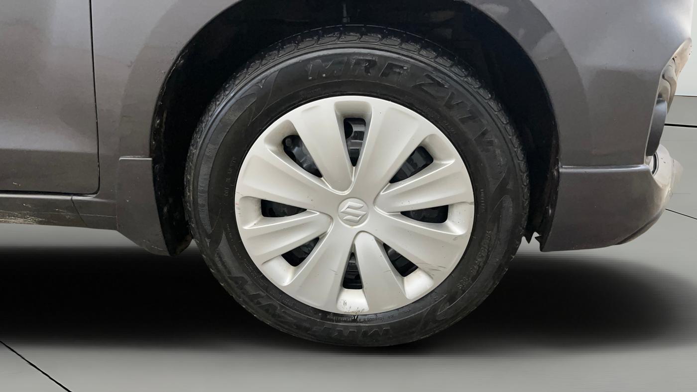 2017 Maruti Ertiga VXI, Petrol, Manual, 65,870 km, Right Front Wheel