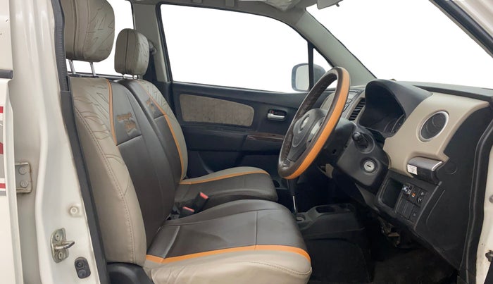 2016 Maruti Wagon R 1.0 VXI (O) AMT, CNG, Automatic, 99,735 km, Right Side Front Door Cabin