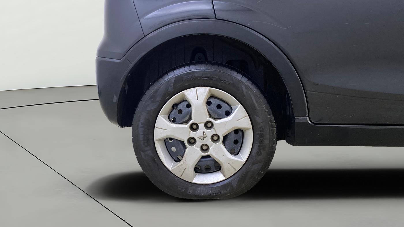 2023 Mahindra XUV300 W6 1.2 PETROL, Petrol, Manual, 25,335 km, Right Rear Wheel