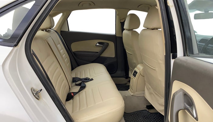 2014 Volkswagen Vento HIGHLINE DIESEL 1.6, Diesel, Manual, 80,229 km, Right Side Rear Door Cabin