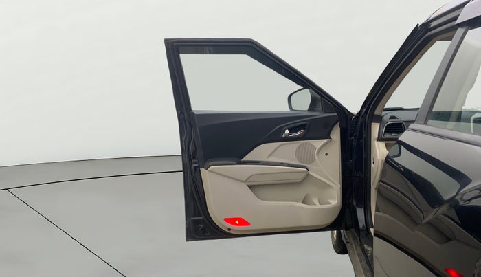 2020 Mahindra XUV300 W8 1.5 DIESEL, Diesel, Manual, 1,04,106 km, LHS Front Door