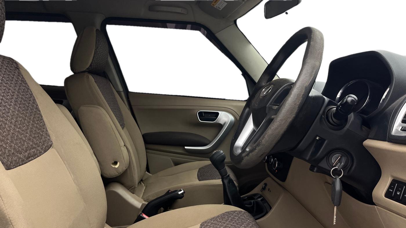 2017 Mahindra TUV300 T8 DUAL TONE, Diesel, Manual, 1,12,490 km, Right Side Front Door Cabin