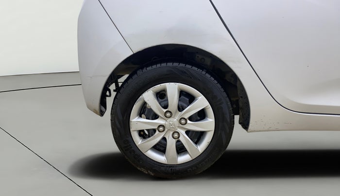 2013 Hyundai Eon MAGNA +, CNG, Manual, 1,12,704 km, Right Rear Wheel