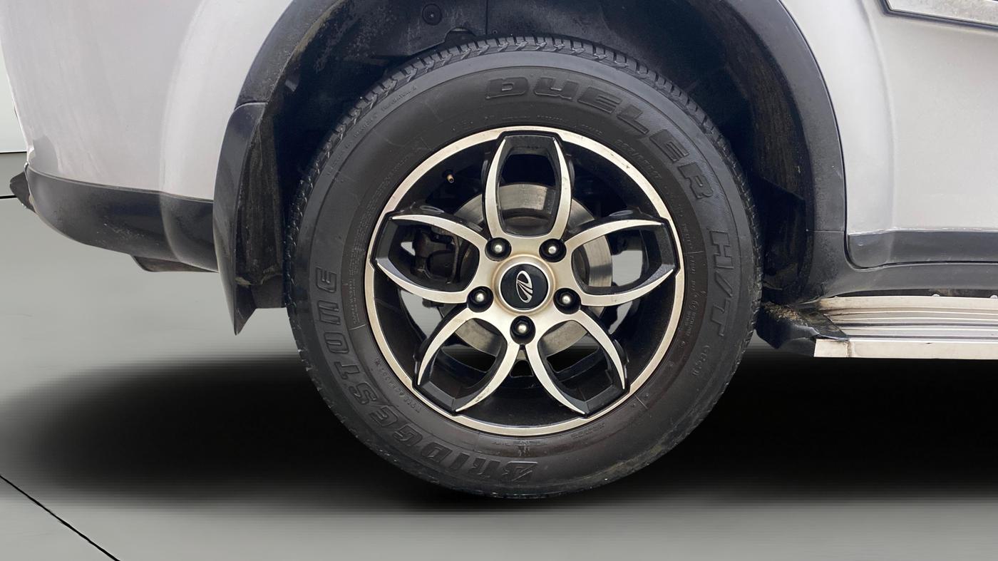 2020 Mahindra XUV500 W7, Diesel, Manual, 68,921 km, Right Rear Wheel