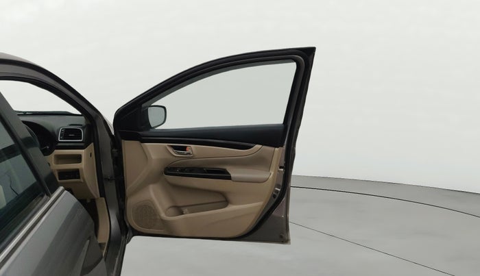 2015 Maruti Ciaz ZXI, Petrol, Manual, 1,09,702 km, RHS Front Door