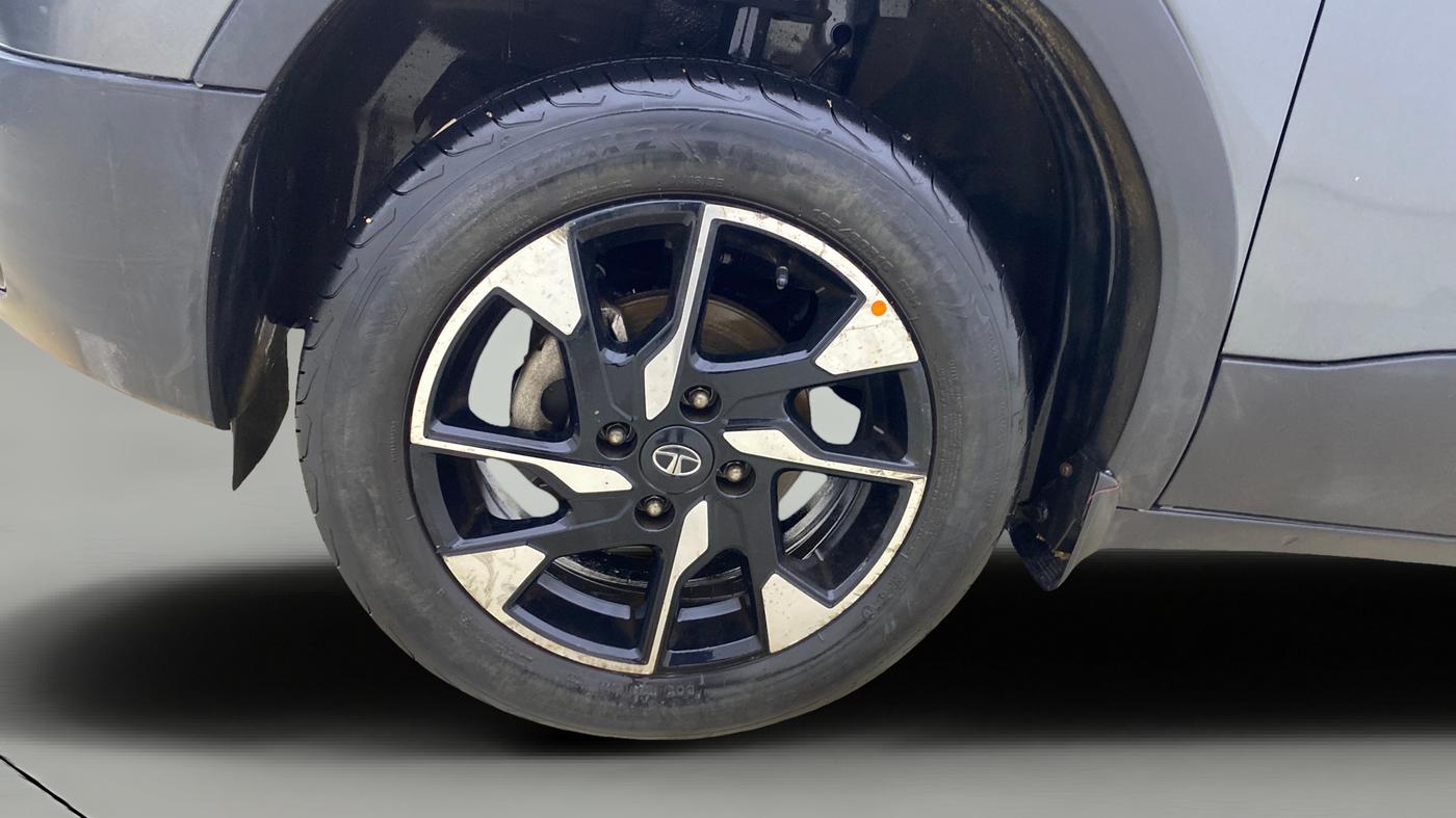 2023 Tata PUNCH ACCOMPLISHED DAZZLE SUNROOF CNG MT, CNG, Manual, 32,960 km, Left Front Wheel