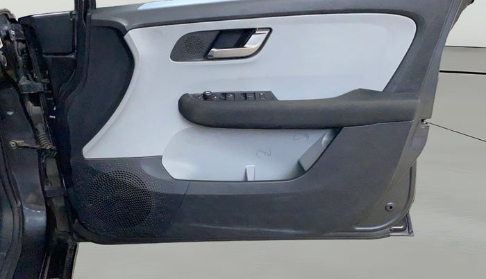 2020 Tata ALTROZ XZ PLUS PETROL, Petrol, Manual, 67,821 km, Driver Side Door Panels Control