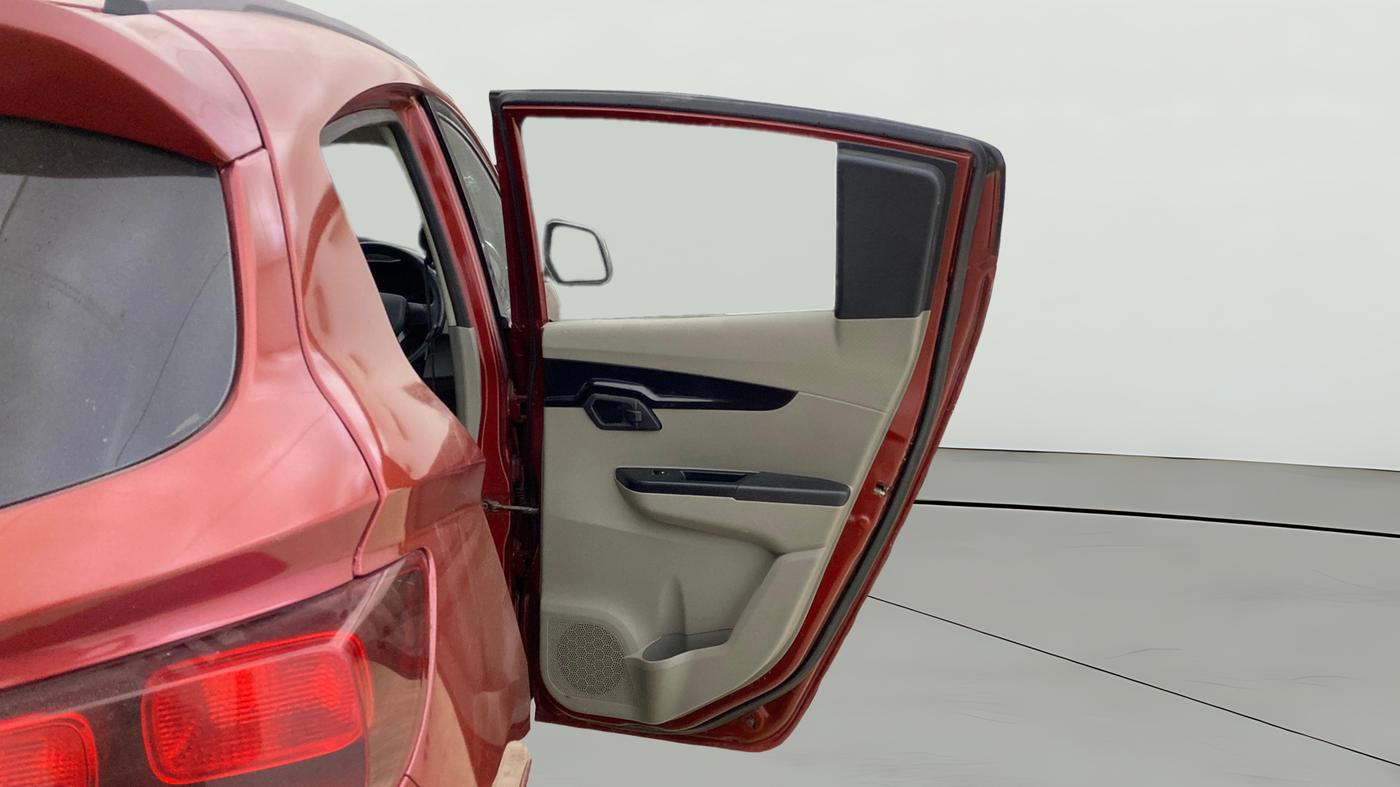 2017 Mahindra Kuv100 K4 6 STR, Petrol, Manual, 17,283 km, RHS Rear Door