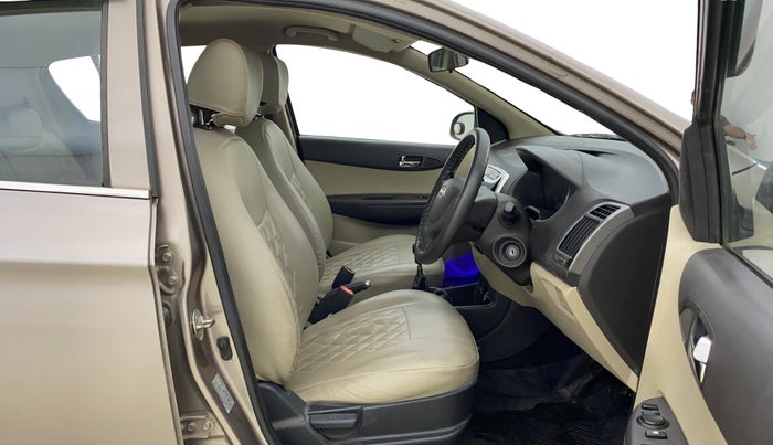 2013 Hyundai i20 MAGNA (O) 1.2, Petrol, Manual, 1,24,943 km, Right Side Front Door Cabin