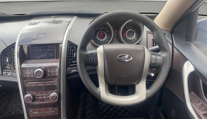 2015 Mahindra XUV500 W6, Diesel, Manual, 1,33,678 km, Steering Wheel Close Up