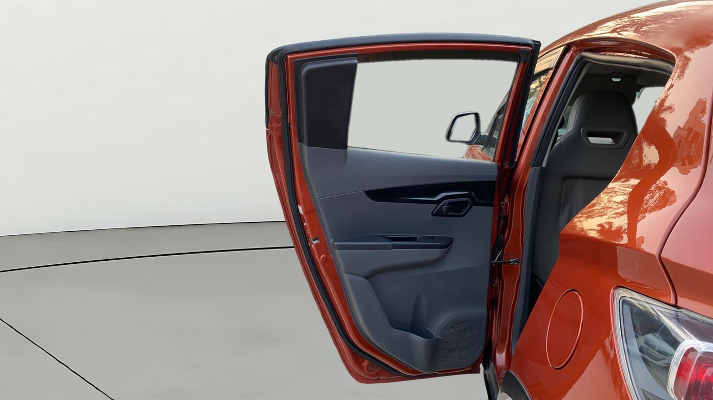 2017 Mahindra KUV 100 NXT K4+ D 6 STR, Diesel, Manual, 1,30,835 km, LHS Rear Door