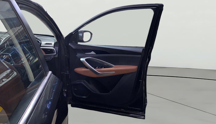 2021 MG HECTOR PLUS SHARP 1.5 PETROL TURBO HYBRID MT 6-STR, Petrol, Manual, 27,661 km, RHS Front Door