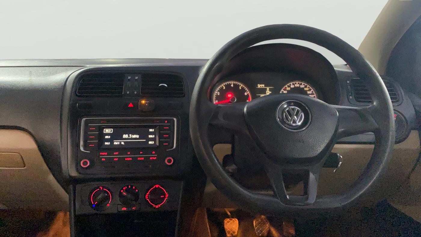 2016 Volkswagen Ameo TRENDLINE 1.2L, CNG, Manual, 1,39,671 km, Steering Wheel Close Up