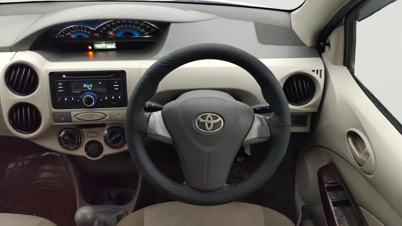 2015 Toyota Etios Liva GD, Diesel, Manual, 1,30,548 km, Steering Wheel Close Up