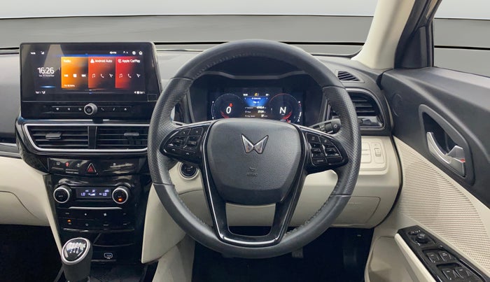 2024 Mahindra XUV 3XO AX5 1.2 L TCMPFi, Petrol, Manual, 27,203 km, Steering Wheel Close Up