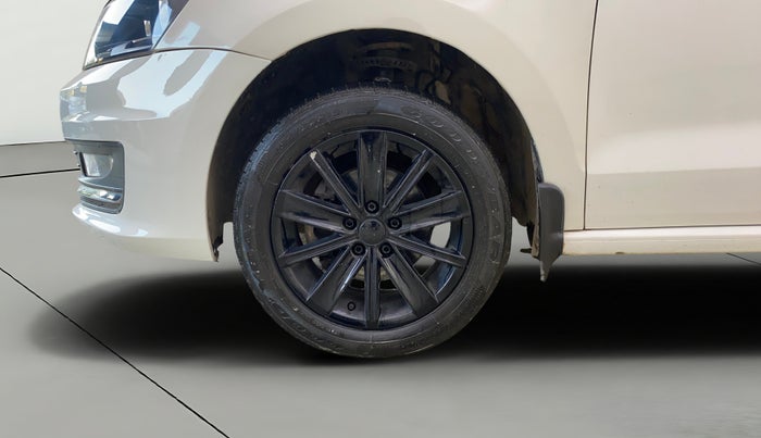 2016 Volkswagen Vento HIGHLINE PETROL AT, Petrol, Automatic, 58,985 km, Left Front Wheel